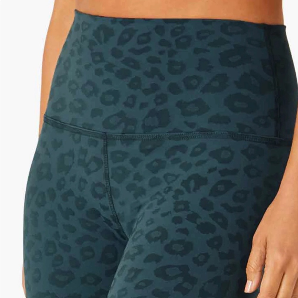 Leopard Jacquard High Waisted Midi Legging